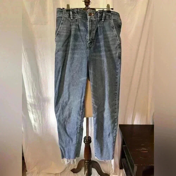 Holster Ultra High Rise Mom Jeans. Size 30. Paper Bag Waist. Raw Hem - Picture 2 of 7